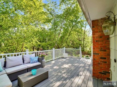 550 Franklin Ave, Franklin Lakes NJ  07417-2512 exterior