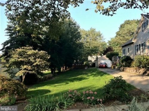 738 Bunker Hill Ave, Lawrence Township NJ  08648-4443 exterior