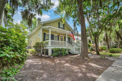 2694 Broad St, Beaufort, SC 29902-6371