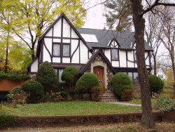 28 Laudholm Rd, Newton, MA 02458-1934