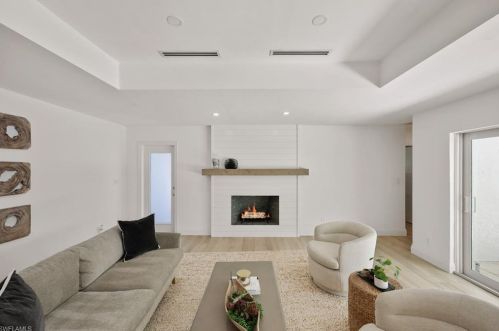 300 Country Clb Dr, Naples FL 34110-1144 exterior