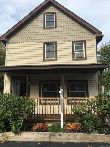 26 Sand St, Garnerville, NY 10923-1423