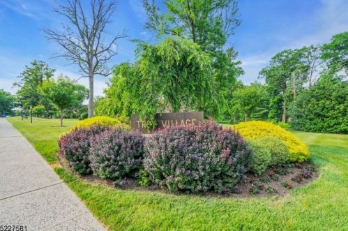 93 Troy Dr, Springfield NJ  07081-2045 exterior