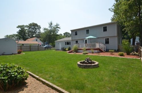 48 Bald Eagle Rd, Weymouth, MA 02190-2852