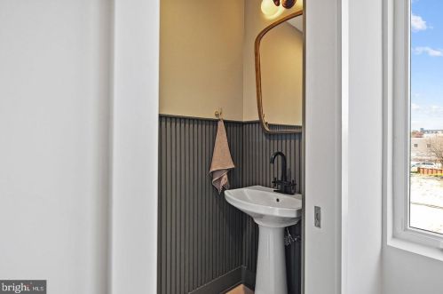 1601 2nd St, Philadelphia PA 19133-0033 exterior