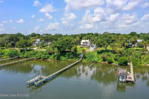 2915 Indian Riv Dr, Cocoa FL 32922-6607 exterior