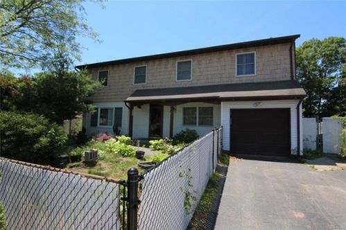 127 Flintridge Dr, Holbrook, NY 11741-2870