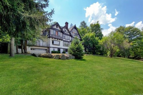 130 Continental Rd, Tuxedo Park, NY 10987-4040