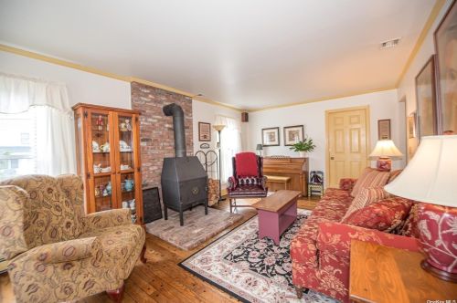 62 Chestnut Cir, Northport NY  11768-2008 exterior