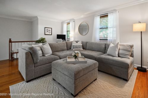 105 Manor Dr, Tinton Falls NJ  07701-2463 exterior