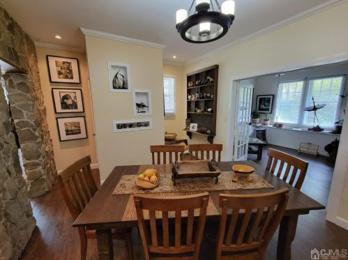 2 Metuchen Ave, Woodbridge NJ  07095-1923 exterior