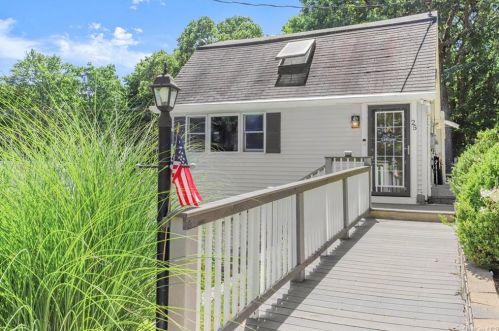 25 Shawnee Rd, Tompkins Corners, NY 10579-2122