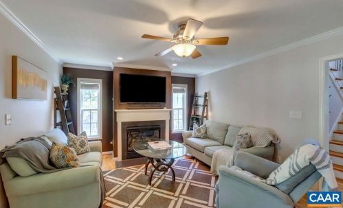 657 Jefferson Dr, Bybee, VA 22963-3212