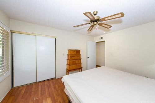 20056 Avenue Of The Oaks, Santa Clarita CA  91321-1361 exterior
