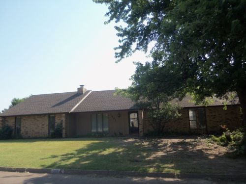 1401 Quail Creek Dr, Enid, OK 73703-2814