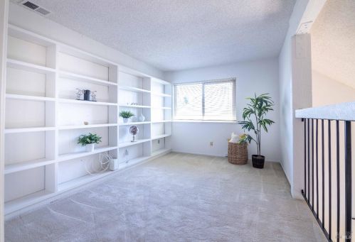 708 Montclair Dr, Santa Rosa CA  95409-2822 exterior