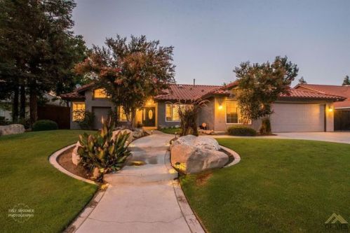 15518 Clarisse St, Bakersfield, CA 93314-8425