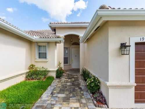 19005 23rd Pl, Hollywood, FL 33029-5343