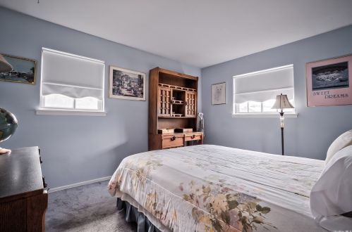7 Tarn Ct, Deer Park NY  11729-6221 exterior