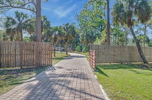 440 Golden Gate Blvd, Naples, FL 34120-2167