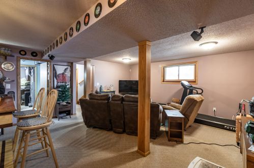 1610 Cliffview Dr, Holmen WI  54636-9649 exterior