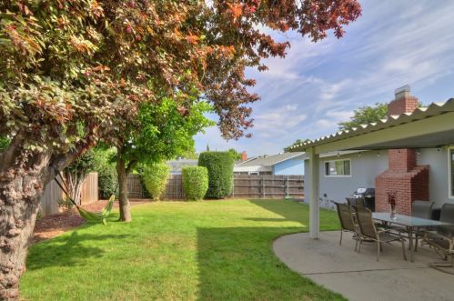 10655 Valley View Dr, Rancho Cordova CA  95670-2468 exterior