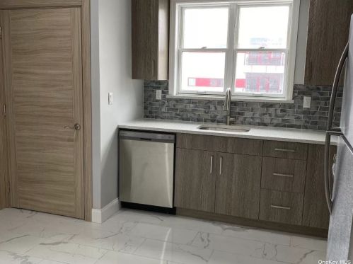 31-12 38th Ave, Long Island City, NY 11101