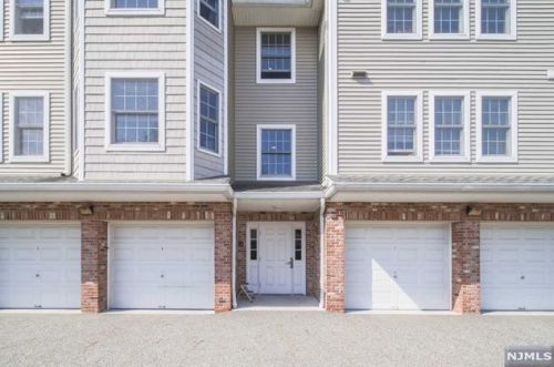 270 Grand Ave, Palisades Park, NJ 07650-1136