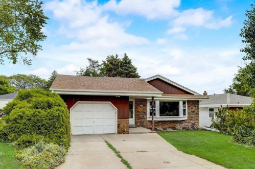 2022 116, Milwaukee WI 53226-2104 exterior