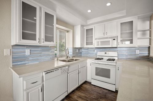 7478 Altiva Pl, Carlsbad CA  92009-6415 exterior