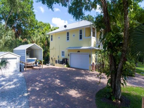 8916 108th Ave, Vero Beach, FL 32967-3147
