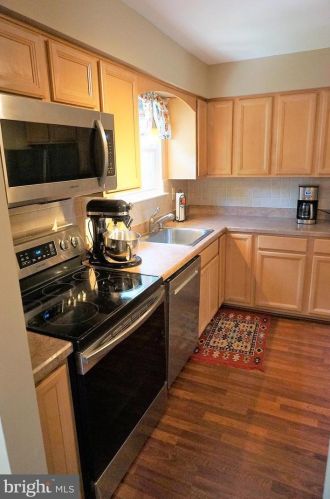 36 Catbird Ct, Lawrence Township NJ  08648-2045 exterior