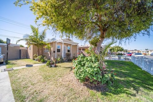 472 53rd St, Long Beach, CA 90805-5922
