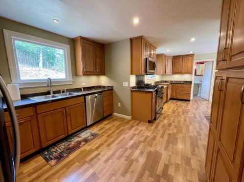 30 Greenwood Rd, Unity NH  03773-3004 exterior