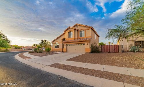 8796 Wellside Dr, Tucson, AZ 85743-1204