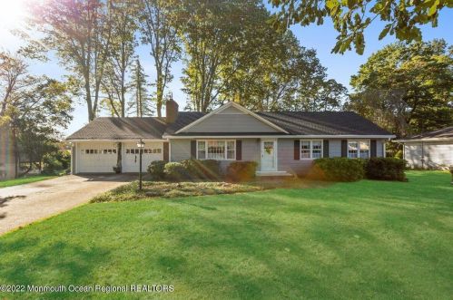 58 Glendale Dr, East Freehold, NJ 07728-1358