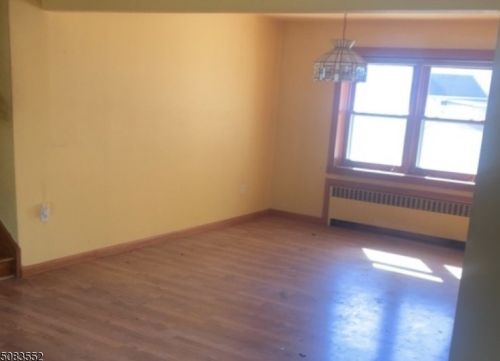 83 Woodcliff Ave, Little Falls NJ  07424-1042 exterior