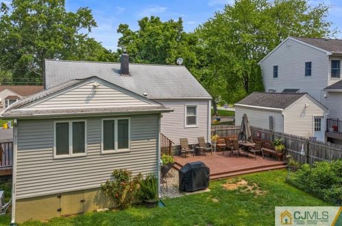 23 Victory Pl, East Brunswick NJ  08816-2232 exterior