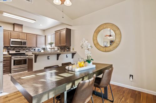 736 Clifton Way, Vacaville CA  95688-8547 exterior