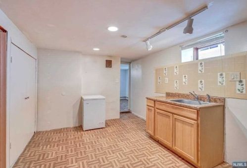 131 Bergen Ave, Ridgefield Park NJ  07660-1521 exterior