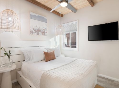 824 Anacapa Ct, San Diego CA  92109-8203 exterior