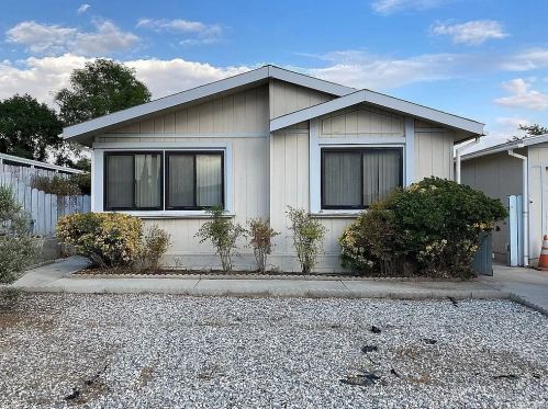 13947 Silver Lake Pl, Victorville, CA 92395-4932