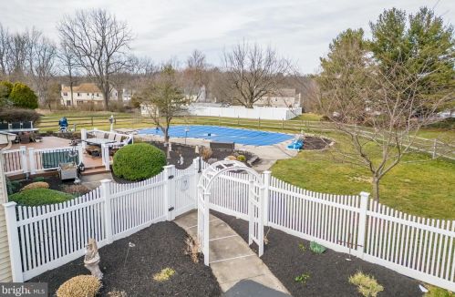 1209 Knollbrook Dr, Lansdale PA 19446-5117 exterior