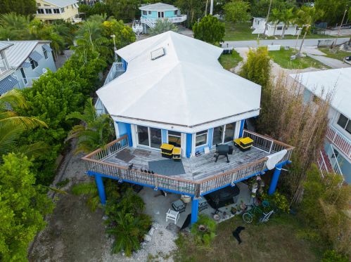129 Seaside Ave, Key Largo, FL 33037-3862