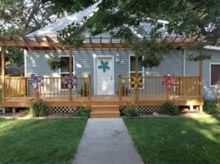 810 10th St, Aurora, NE 68818-2332