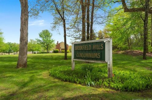 29 Monika Ln, Brookfield Center CT  06804-3930 exterior
