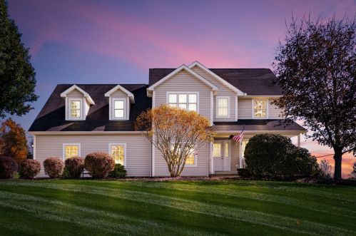 4590 Tranquility Ln, Zanesville, OH 43701-7297