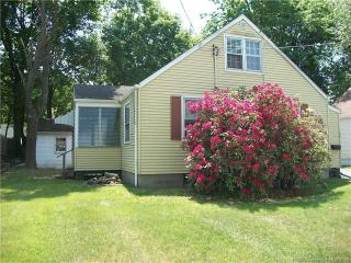 107 Westerleigh Rd, New Haven, CT 06515-1504