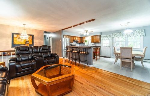 77 Montowese Ave, North Haven, CT 06473-3805