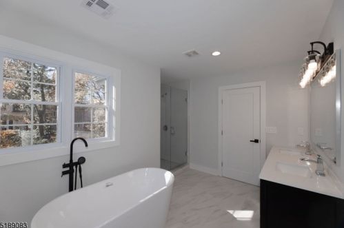 24 Shadow Ln, Berkeley Heights NJ  07922-1816 exterior